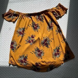 Lira side split tee.